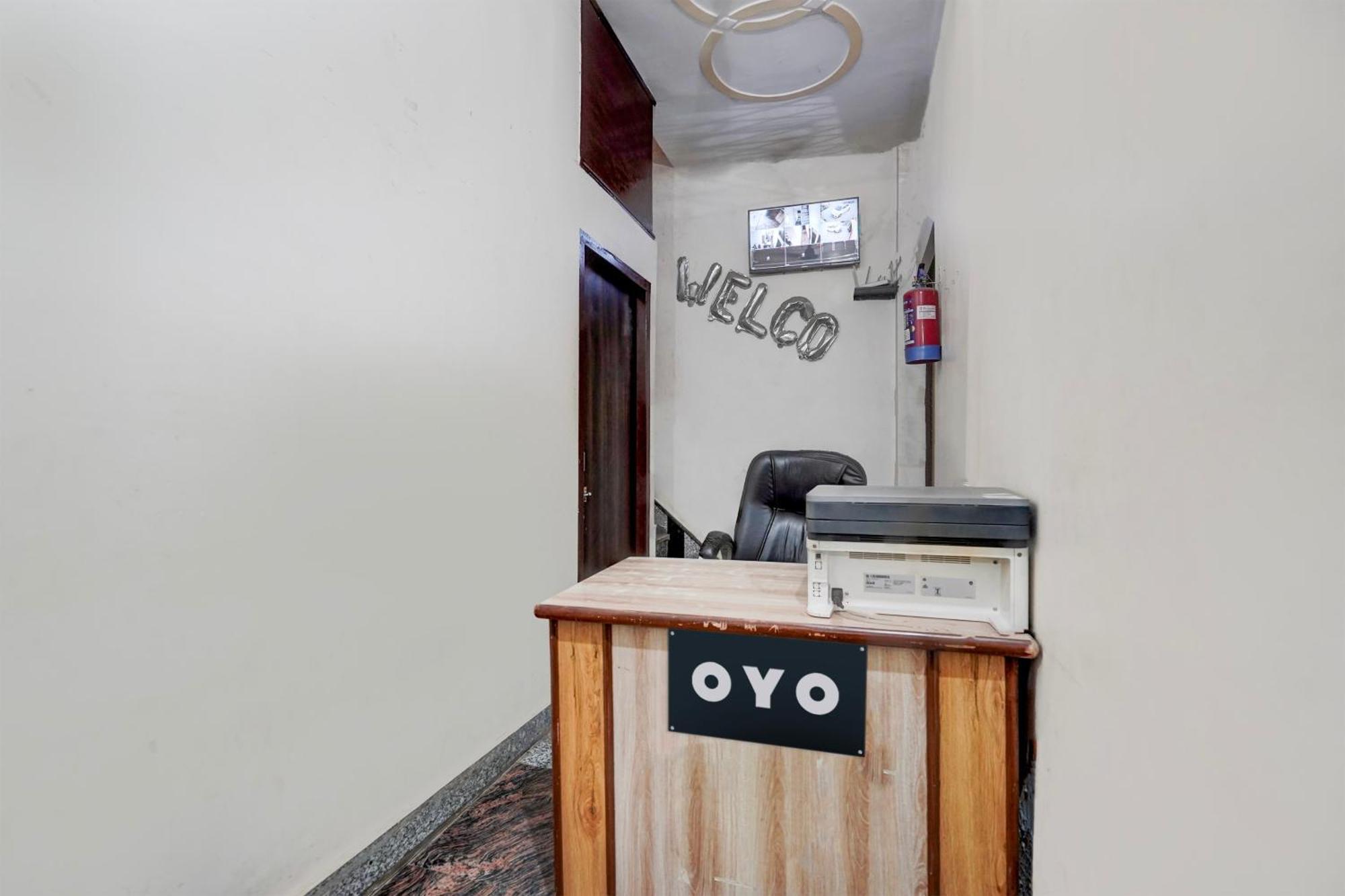 Oyo Hotel Maharaja Palace Meerut Exterior foto