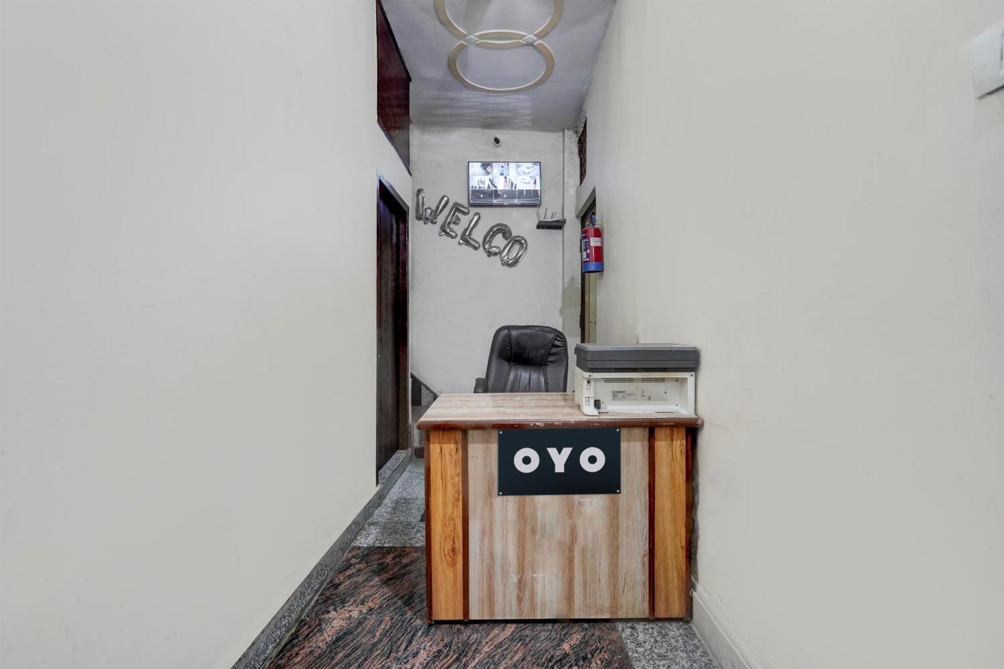 Oyo Hotel Maharaja Palace Meerut Exterior foto