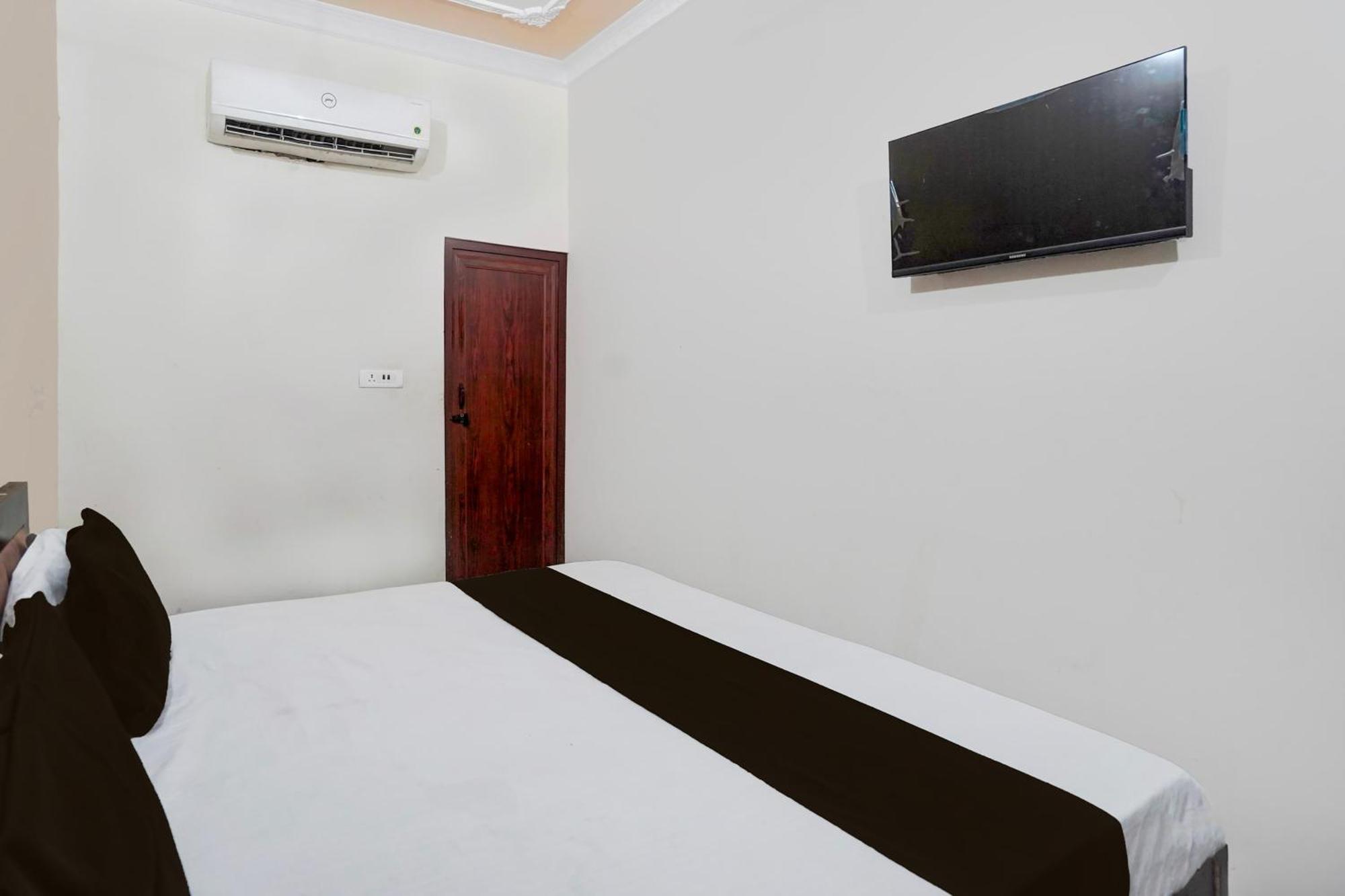 Oyo Hotel Maharaja Palace Meerut Exterior foto